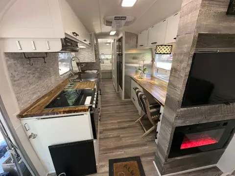 1991 Airstream Classic Limited 34 ft — photo 5
