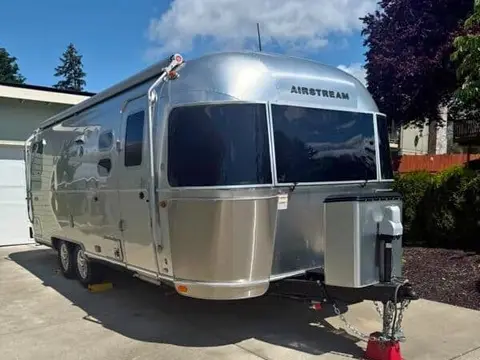 2018 Airstream Flying Cloud 25 ft — photo 2