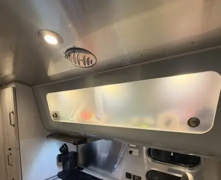 2021 Airstream International — photo 5