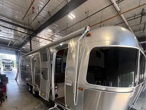 2018 Airstream International 30RB; — photo 3