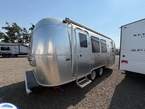 2019 Airstream Flying Cloud 23FB — photo 4