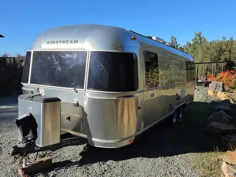 2015 Airstream International Serenity 27FB — photo 4