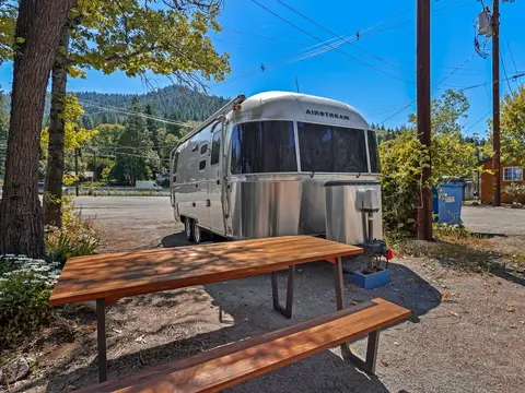 2016 Airstream International Signature 23 ft — photo 2