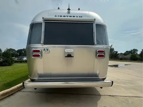 2025 Airstream Flying Cloud 27FBQ — photo 5