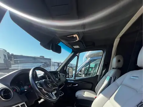2022 Airstream Atlas — photo 3