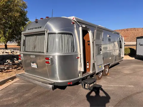 2017 Airstream Land Yacht — photo 4