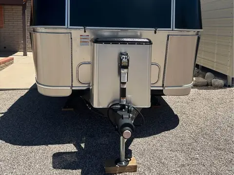 2023 Airstream Flying Cloud — photo 3