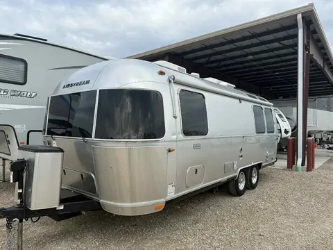 2023 Airstream Globetrotter 25FB Twin — photo 2