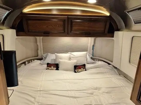 2018 Airstream Classic 33FB — photo 5