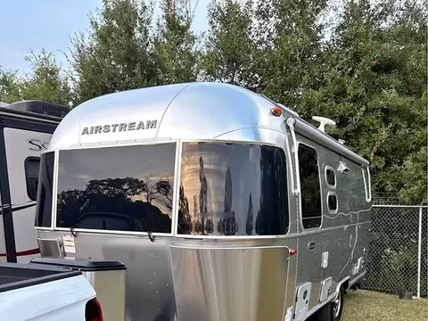 2022 Airstream Caravel 22FB — photo 2