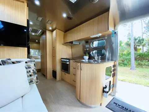 2020 Airstream Flying Cloud — photo 5