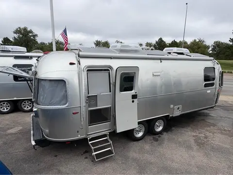 2023 Airstream Flying Cloud 27FB — photo 5
