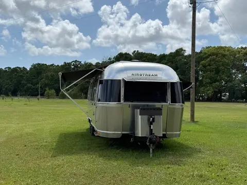 2019 Airstream Flying Cloud 28RB queen — photo 3