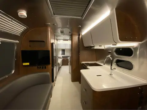 2021 Airstream Globetrotter 25FB — photo 4