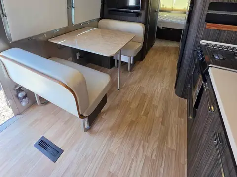 2016 Airstream International 28 — photo 3