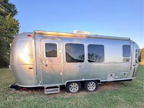 2022 Airstream Flying Cloud 23FB — photo 2