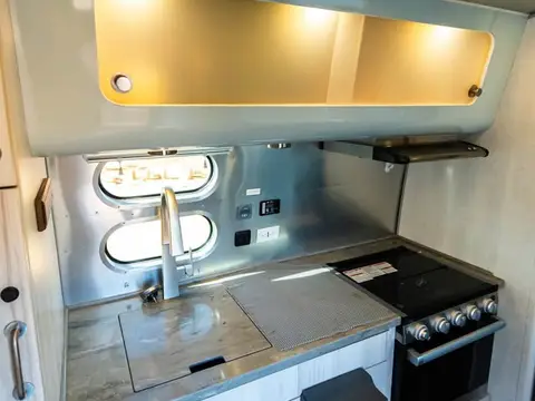 2023 Airstream International 23FB — photo 4