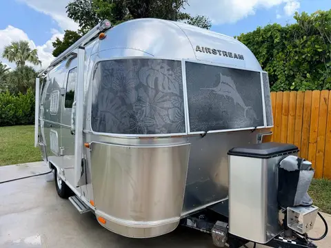 2018 Airstream Tommy Bahama 19CB — photo 3