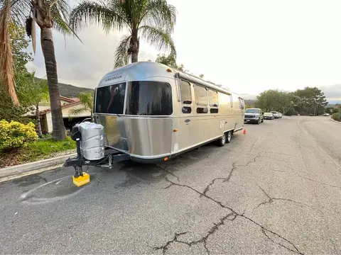 2010 Airstream Classic — photo 1