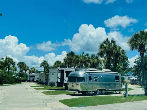 2017 Airstream Flying Cloud 27FB queen — photo 2