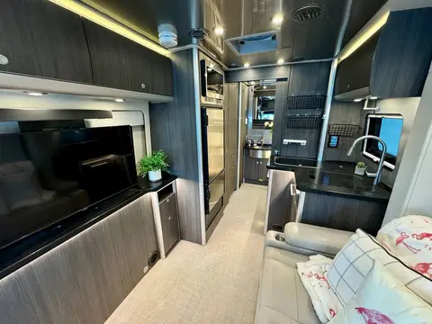 2021 Airstream Atlas Murphy Suite — photo 3