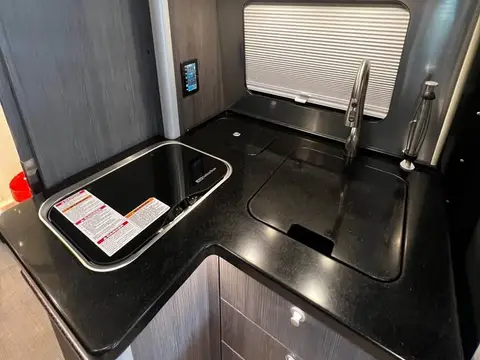 2022 Airstream Atlas — photo 2