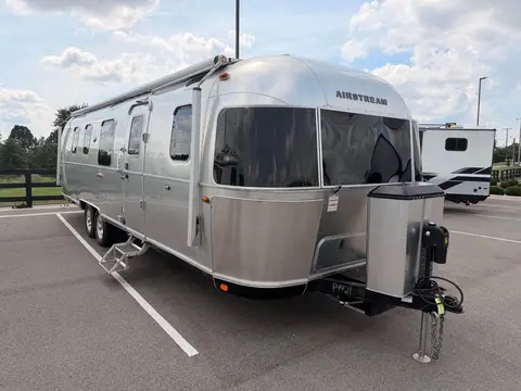 2020 Airstream Classic 33FBQ — photo 2