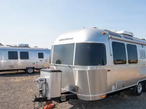 2017 Airstream Flying Cloud 23D — photo 3