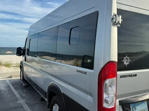 2023 Airstream Rangeline — photo 2