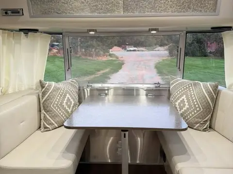 2016 Airstream International — photo 2