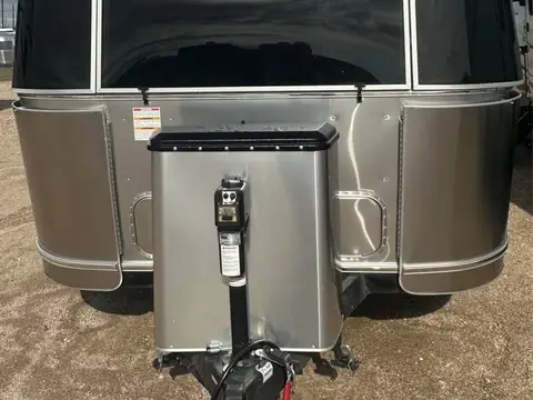 2022 Airstream International 27 FB twin — photo 3