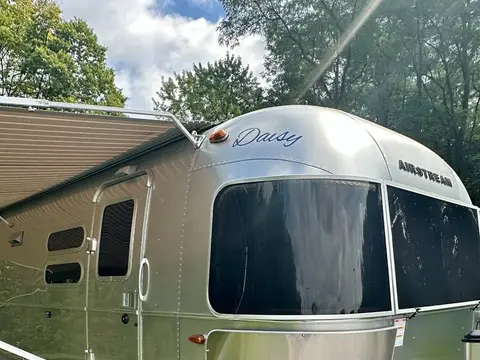 2017 Airstream International Serenity 30RBQ — photo 1