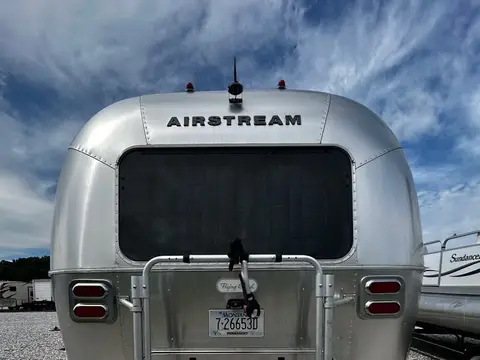 2021 Airstream Flying Cloud 28RB; — photo 2