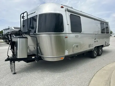 2025 Airstream Tradewind 25FB — photo 2