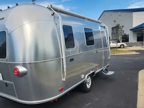 2026 Airstream World Traveler 22RB — photo 3