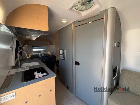 2026 Airstream World Traveler 22RB — photo 4