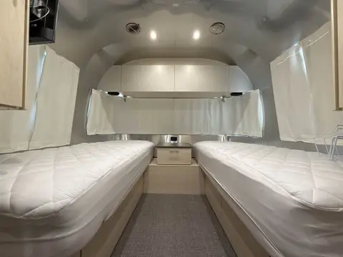 2025 Airstream Flying Cloud 27FB Twin — photo 4