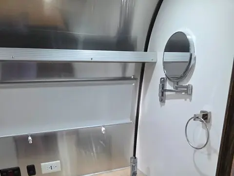 2019 Airstream International Signature 25 ft — photo 4