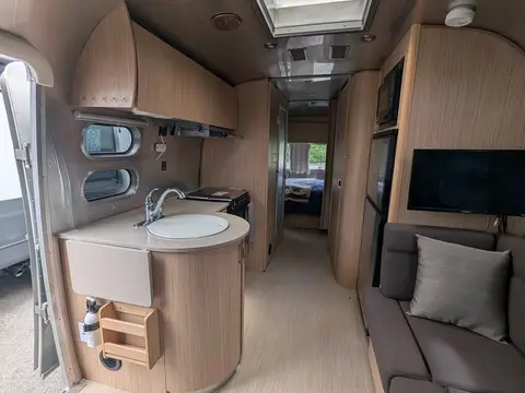 2014 Airstream Classic 27FBQ — photo 3