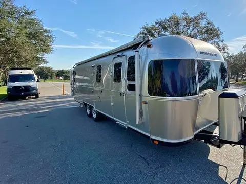 2017 Airstream Classic 30RB — photo 1