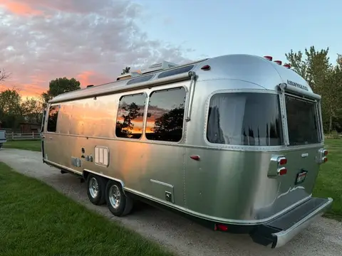 2016 Airstream International — photo 4