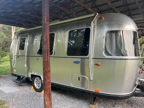 2017 Airstream Bambi 22FB — photo 2