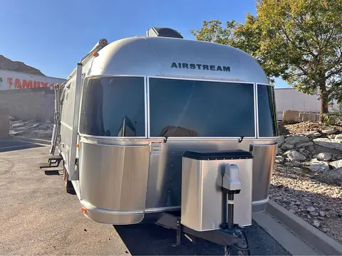 2017 Airstream Land Yacht — photo 1