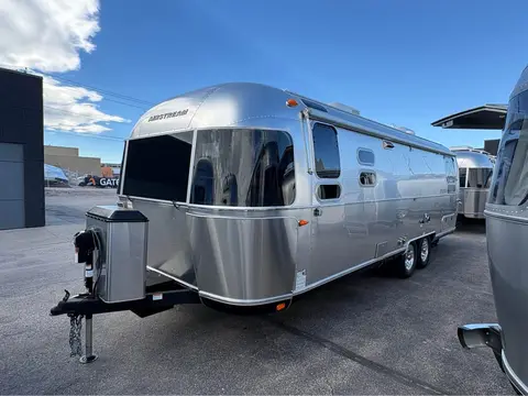 2027 Airstream Classic 28RT — photo 4