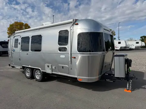 2025 Airstream Flying Cloud 23FB — photo 3