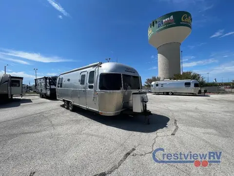 2018 Airstream Flying Cloud 26RB twin — photo 5