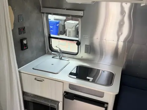 2021 Airstream Bambi — photo 5