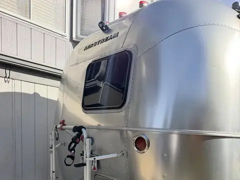 2020 Airstream Bambi 19 ft — photo 2