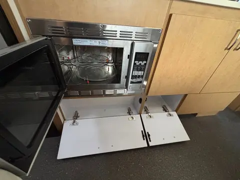 2015 Airstream Sport 22FB — photo 3