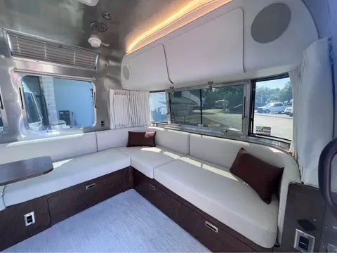 2025 Airstream Globetrotter 30RB; — photo 4